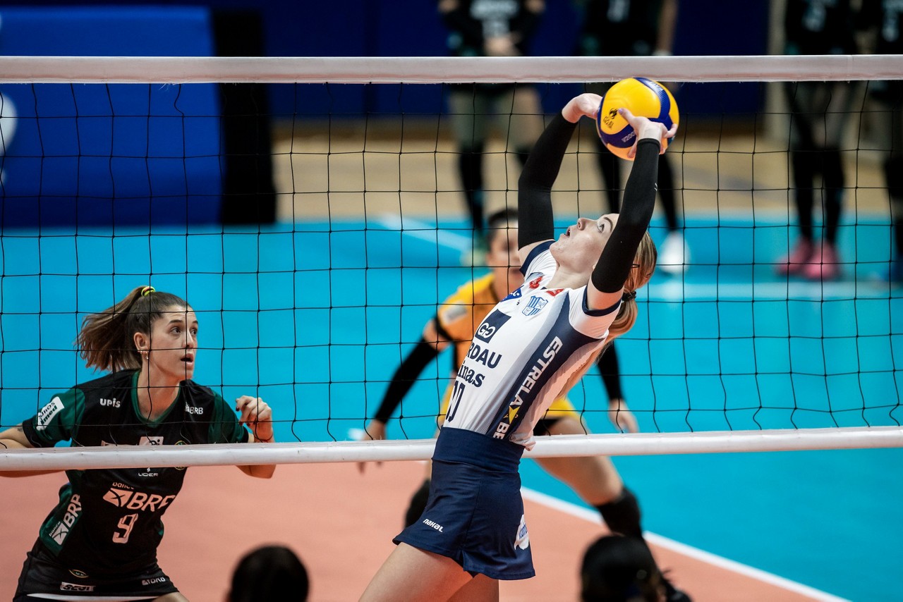 Jenna Gray, levantadora do Gerdau Minas