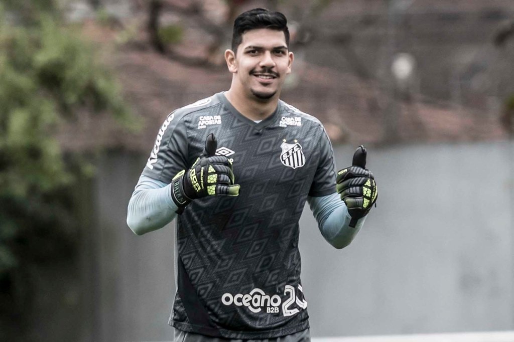 Goleiro João Paulo segue no Peixe até o final de 2027