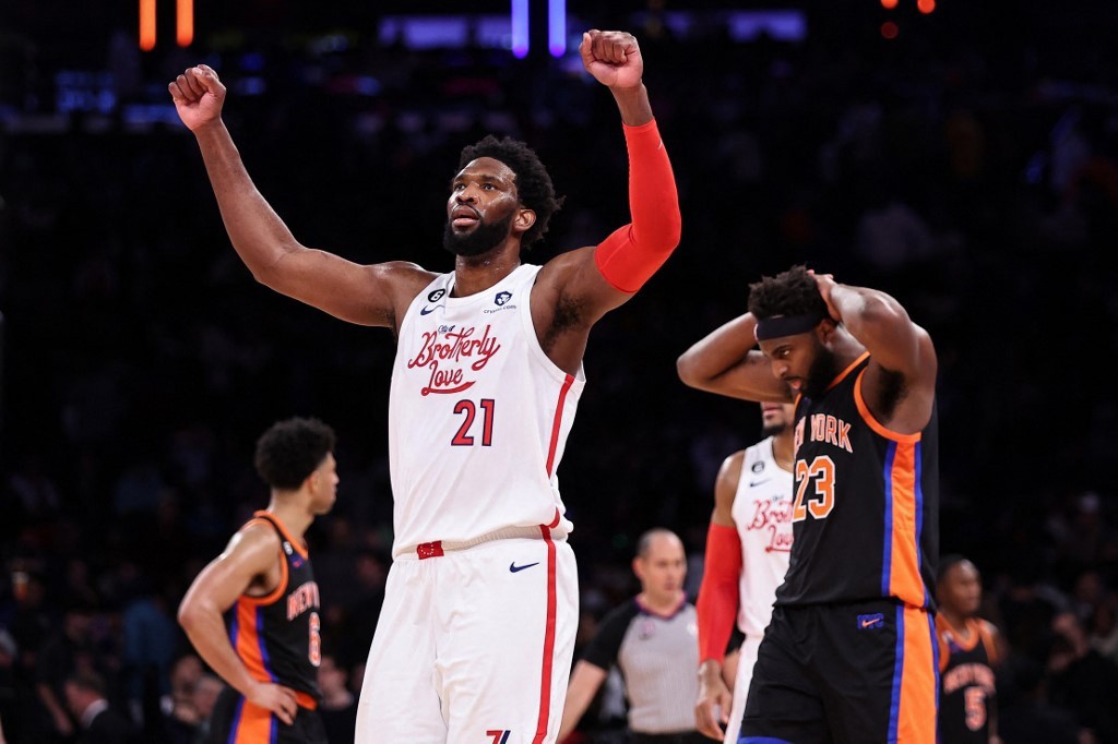 Joel Embiid, do Philadelphia 76ers, brilhou em quando contra o New York Knicks