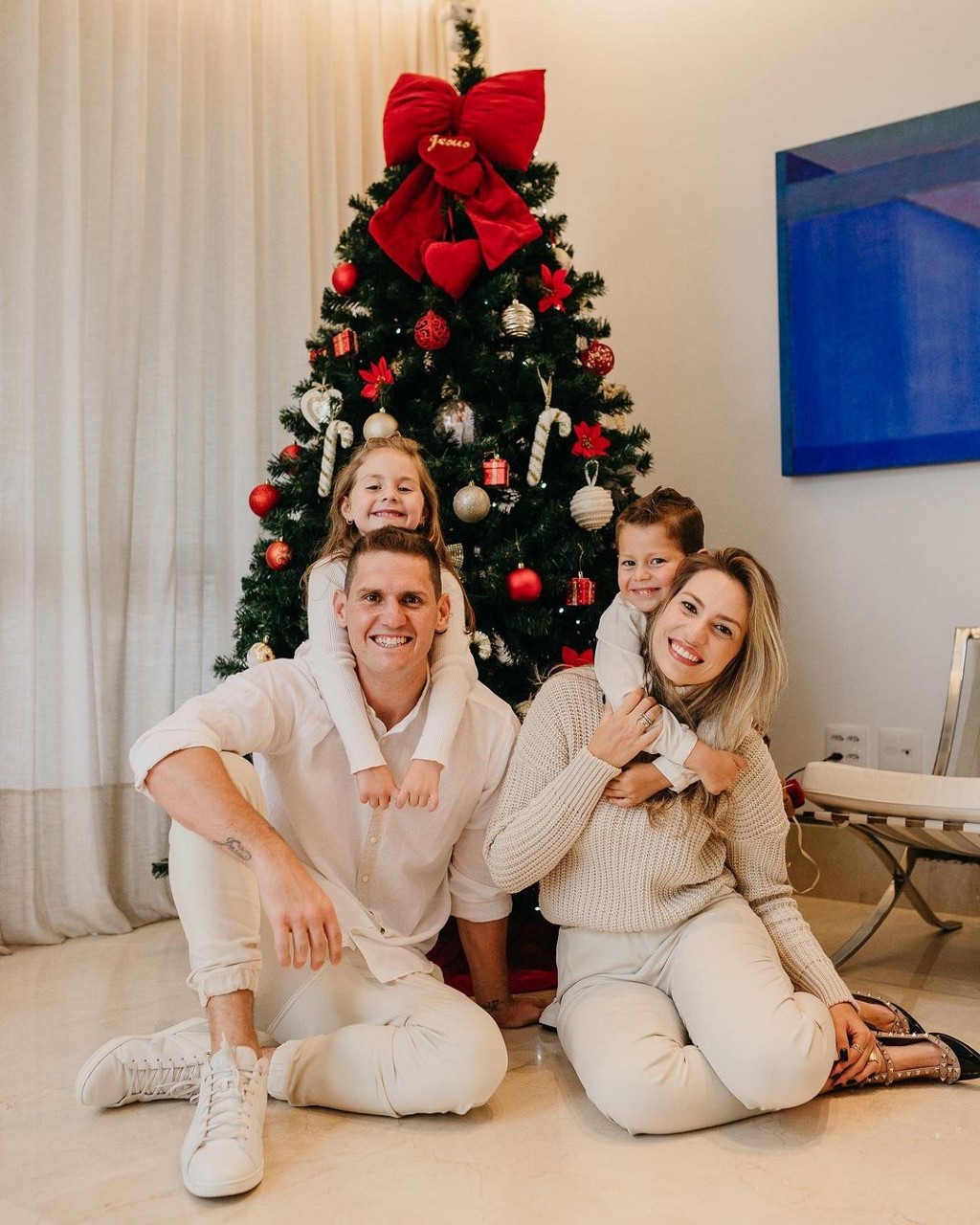 O goleiro Rafael Cabral festejou o Natal com a esposa, Vanessa Cabral, e os dois filhos do casal