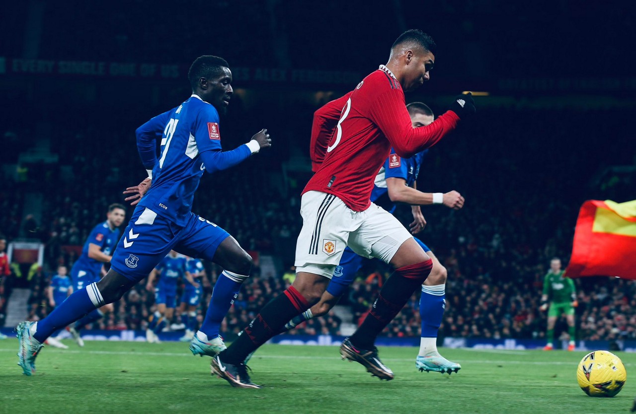 Com gol do brasileiro Antony e mais uma grande apresentação de Rashford, fez 3 a 1 sobre o Everton no Old Trafford
