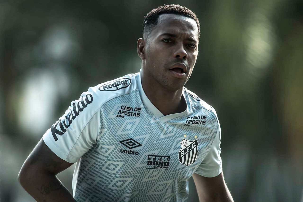 Robinho se colocou à disposição da Justiça