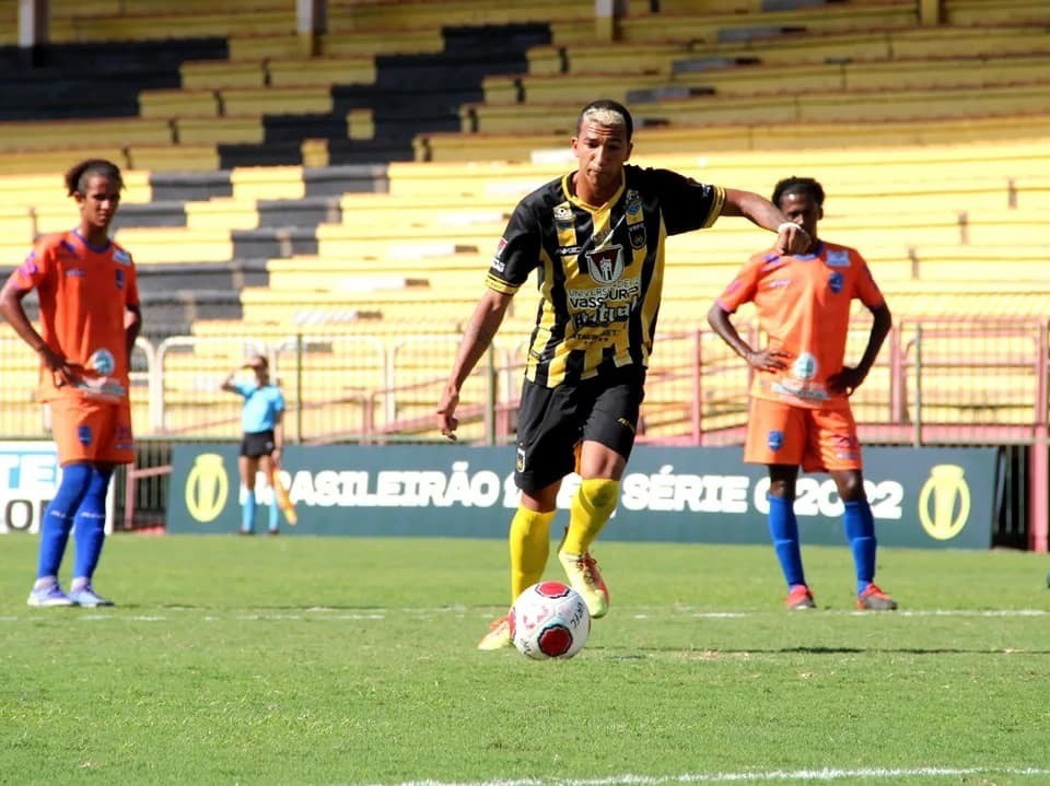 Kauan Cristian, de 19 anos, chega para reforçar a base celeste e tem boas recomendações do período no Voltaço