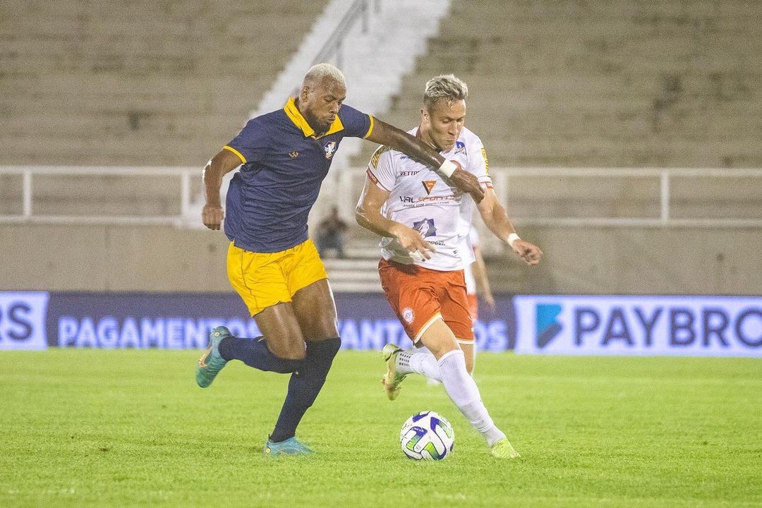 Lance da partida entre Tombense e Retrô, nesta quarta-feira (8), pela Copa do Brasil 2023