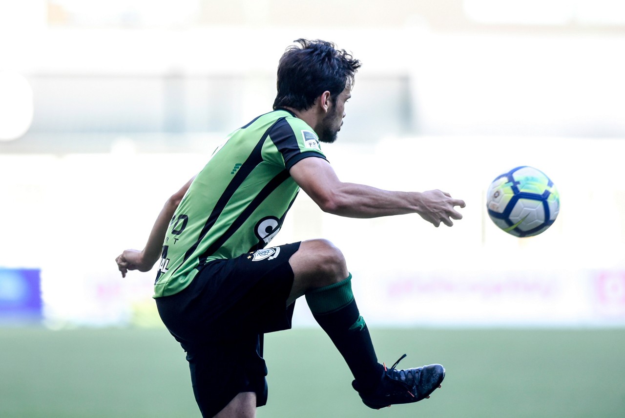 Norberto se machucou na partida diante do Botafogo e depende de reavaliação médica