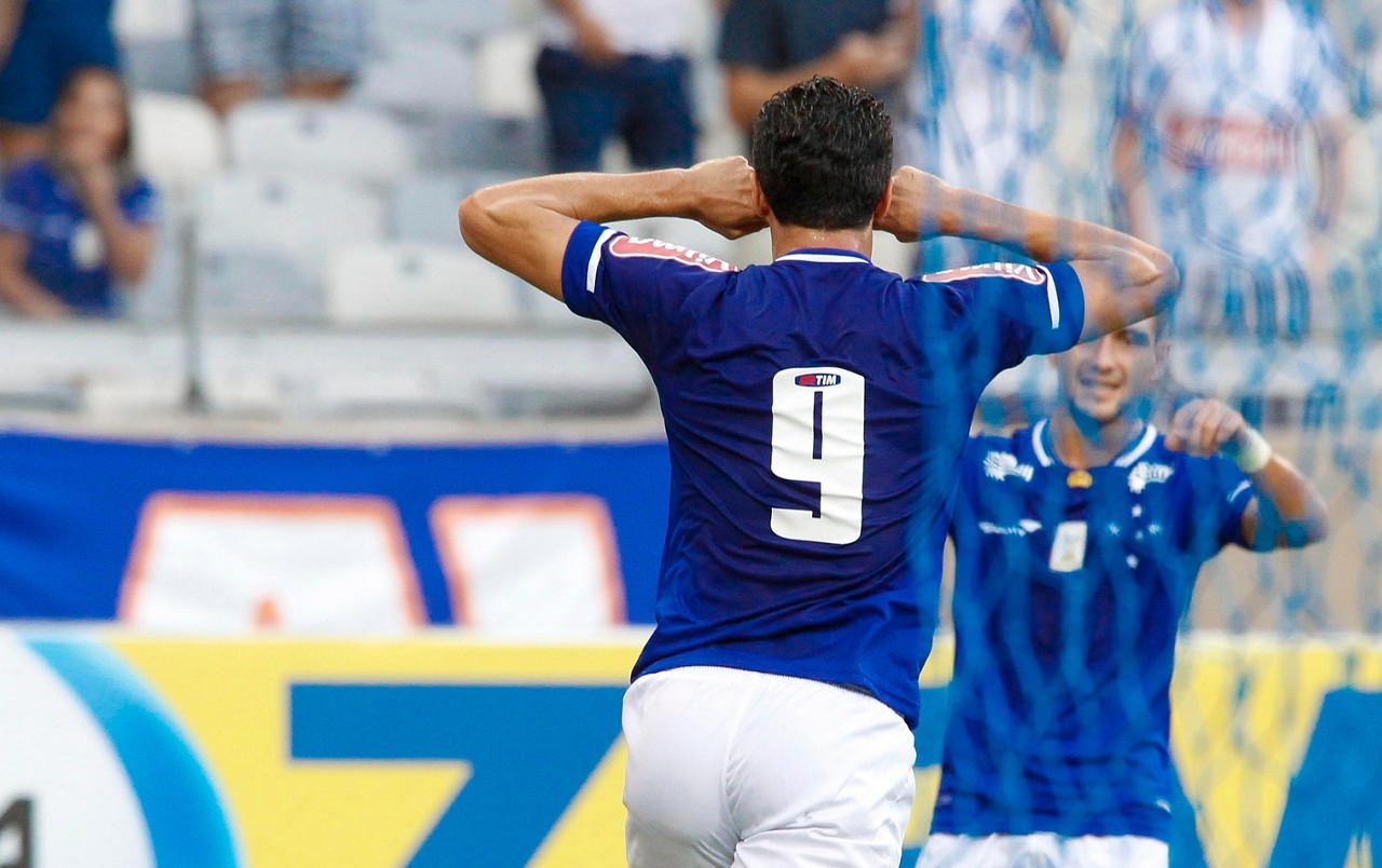 Leandro Damião deu show em duelo com o Boa Esporte 