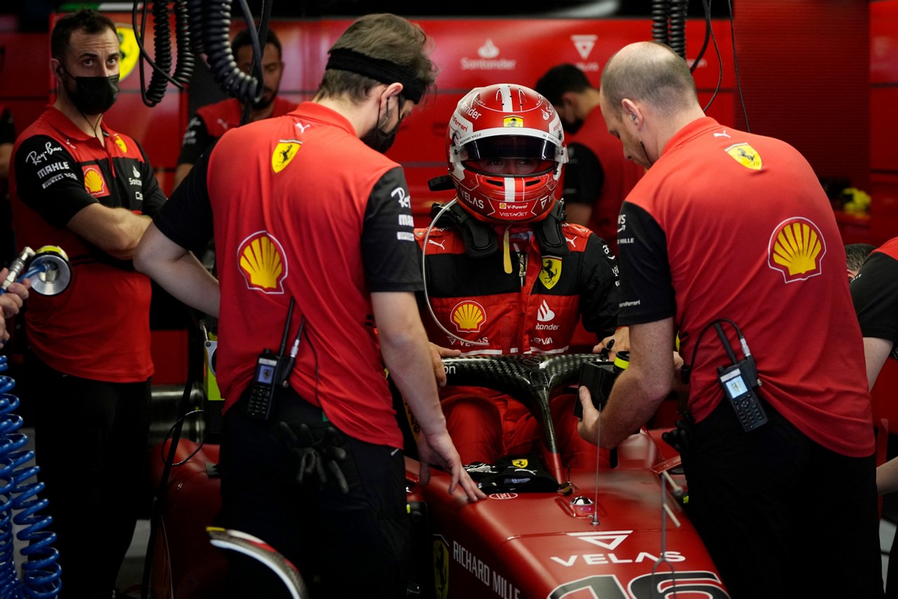 Atual líder do mundial de Fórmula 1, Leclerc conquistou neste sábado (5) a pole position do Grande Prêmio da Espanha