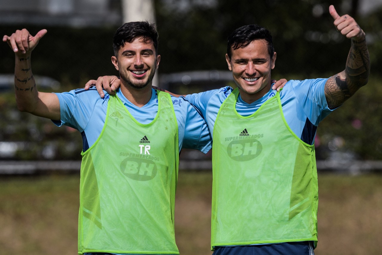Léo Pais volta a ser opção para o técnico Paulo Pezzolano