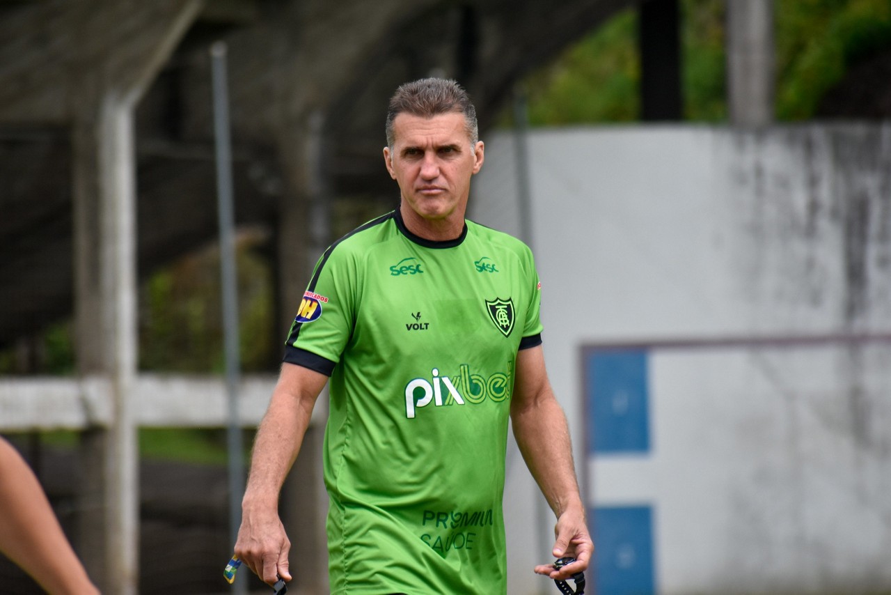 Mancini comandou atividades táticas tanto em campo reduzido quanto ampliado