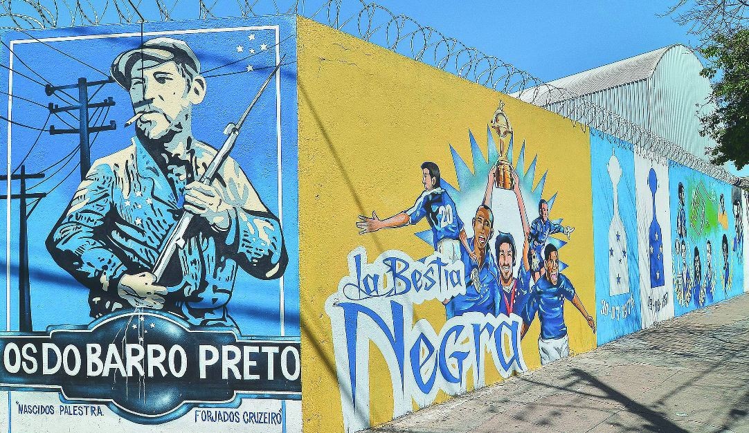 A memória dos imigrantes italianos que fundaram o clube e as conquistas celestes ao longo de sua história estão registradas nos muros da sede social do clube celeste no Barro Preto, onde uma grande bandeira também foi hasteada nesta semana