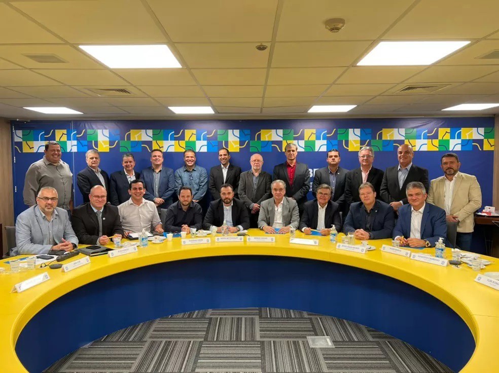 Dirigentes dos 25 clubes durante a reunião na sede da CBF