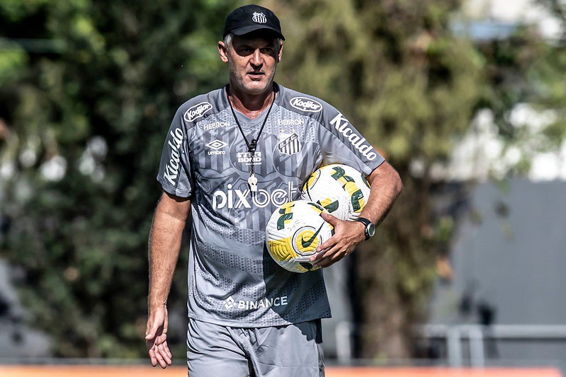 Técnico Lisca faz sua estreia no Santos neste domingo (24) em jogo contra o Fortaleza