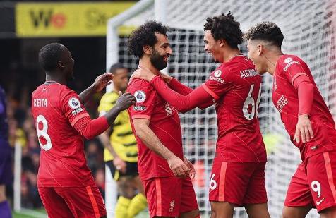O Liverpool goleou o Watford e o brasileiro Firmino marcou três vezes
