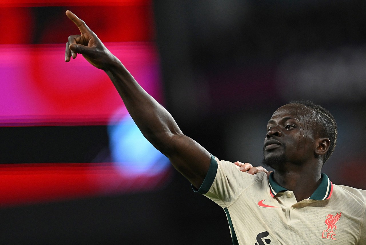 Sadio Mané comemora o gol que garantiu a vitória do Liverpool