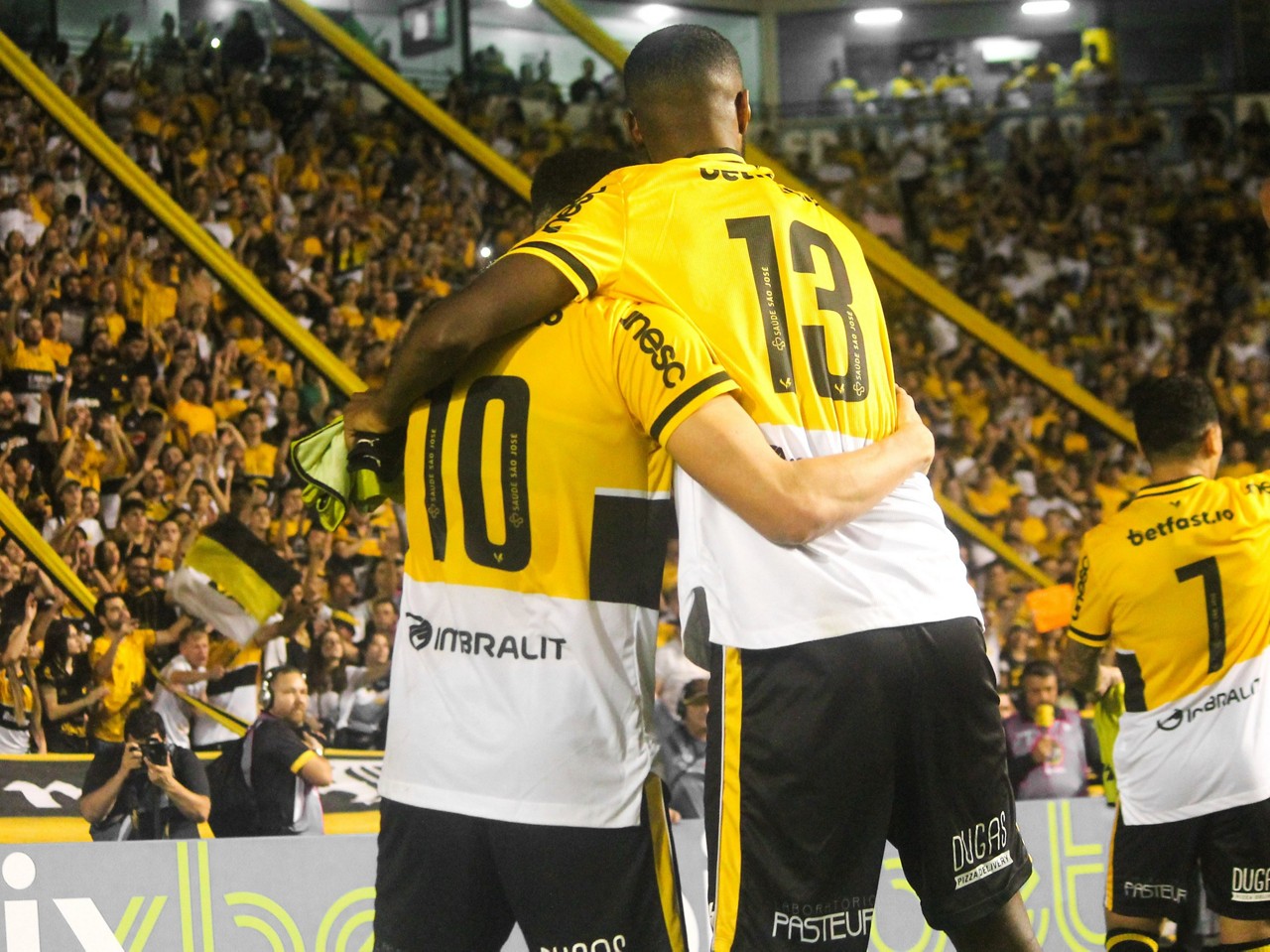 Londrina e Criciúma se enfrentam no Estádio do Café neste sábado (30)