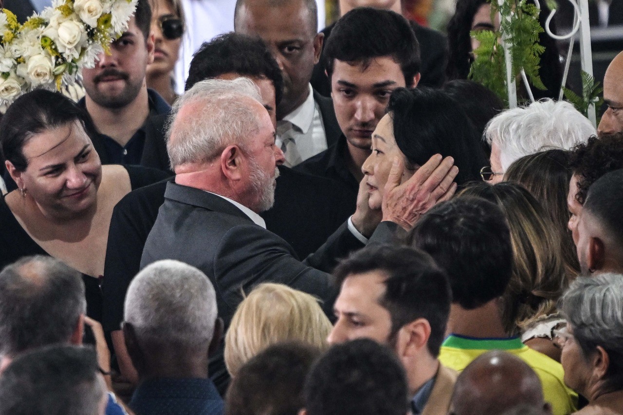 Presidente Lula e a viúva de Pelé, Márcia Aoki, no velório do Rei do Futebol