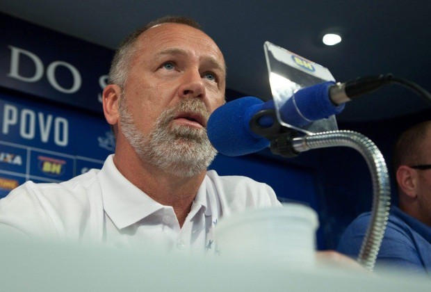 Sondado pela seleção paraguaia,  Mano Menezes descarta saída do Cruzeiro 