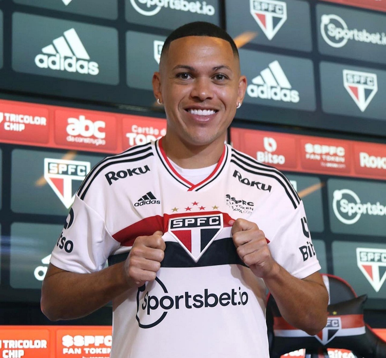 Atacante Marcos Guilherme, apresentado no São Paulo