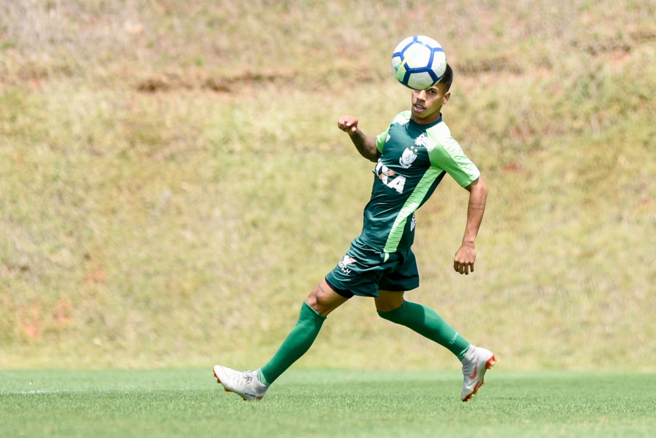 Matheusinho poderá começar a partida contra o Botafogo como titular