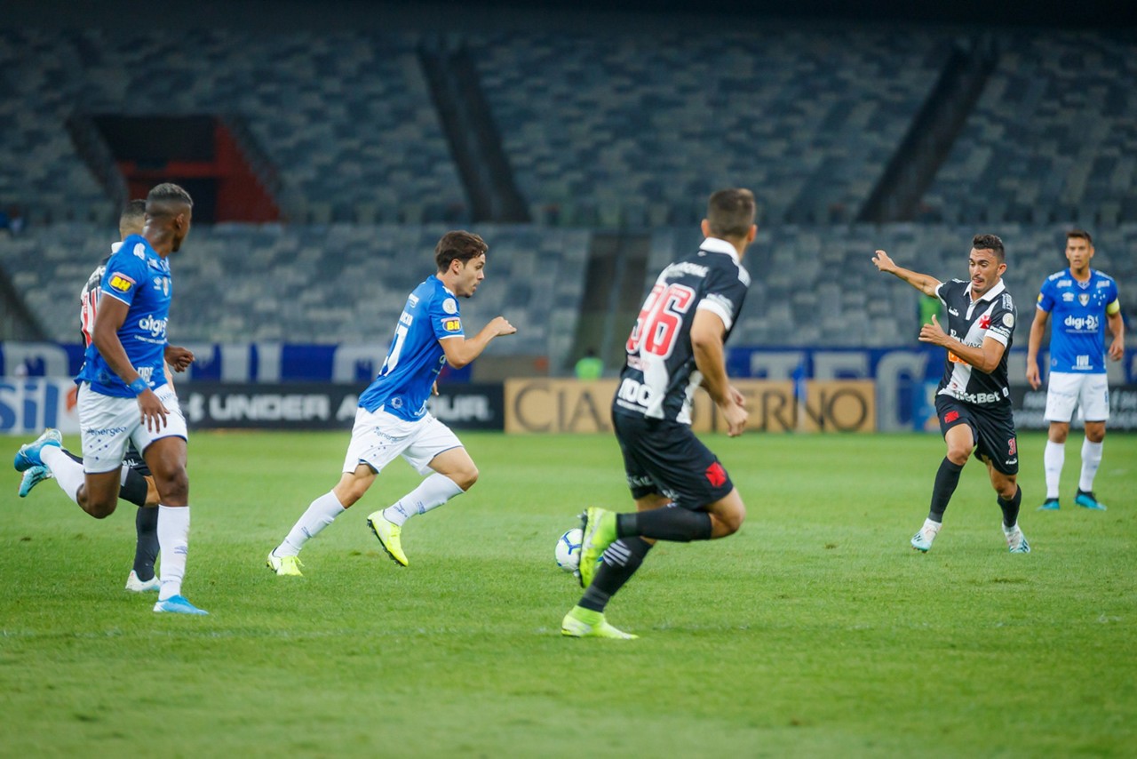 Gol de Maurício veio instantes depois dele entrar em campo