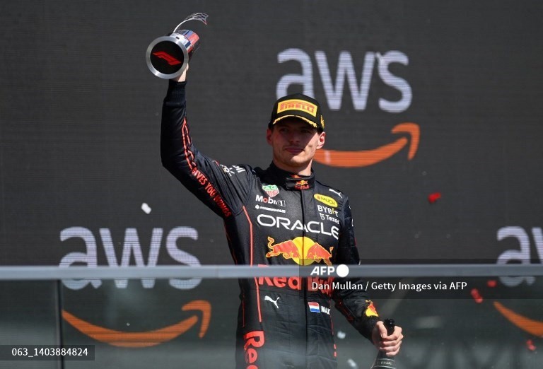 Verstappen chega a oito vitórias no ano