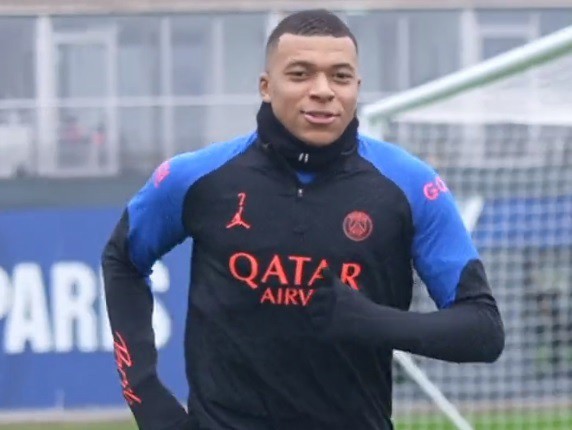 Mbappé de volta aos treinos no PSG