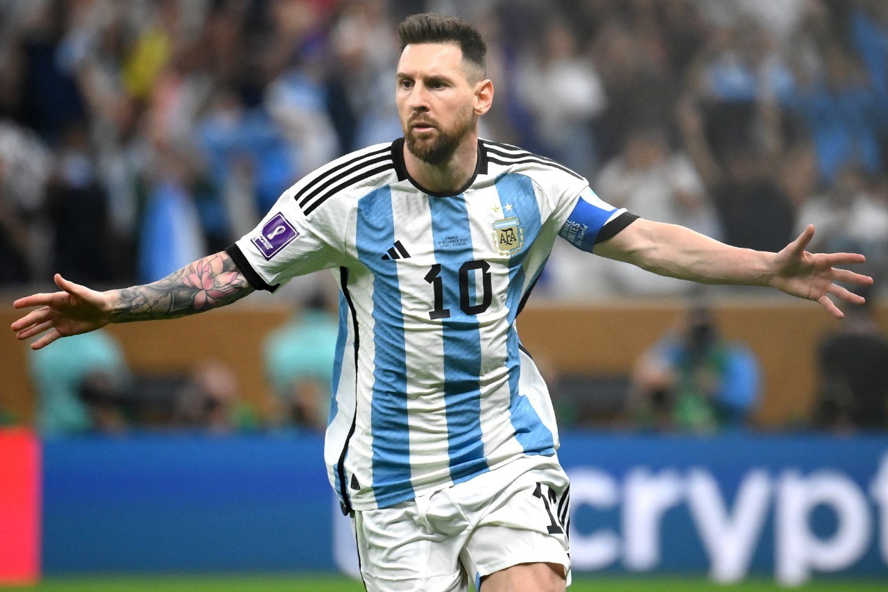 Messi comemora seu primeiro gol no alucinante duelo com a França