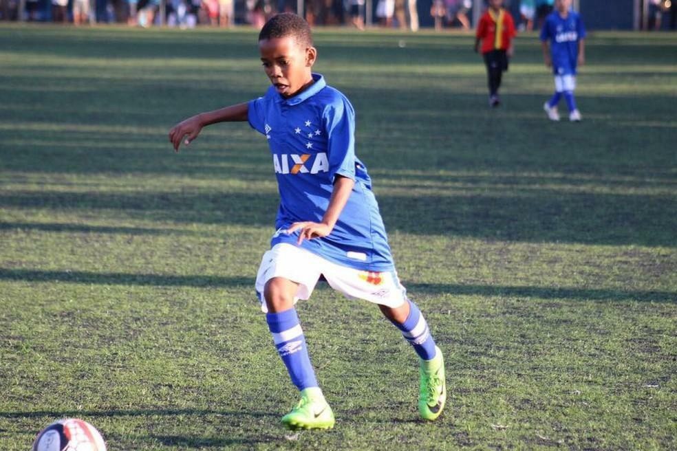 Estevão Willian, o Messinho, de 14 anos, assinou contrato de formação com o Palmeiras