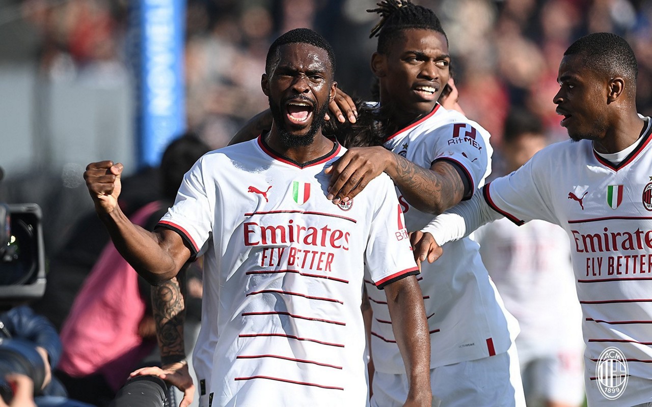 Pelo Campeonato Italiano, Milan e Roma se enfrentam no San Siro neste domingo (8)