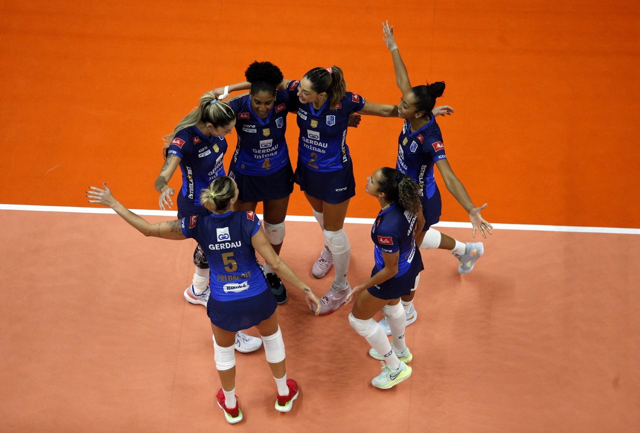 Jogadoras do Gerdau Minas em partida da Superliga