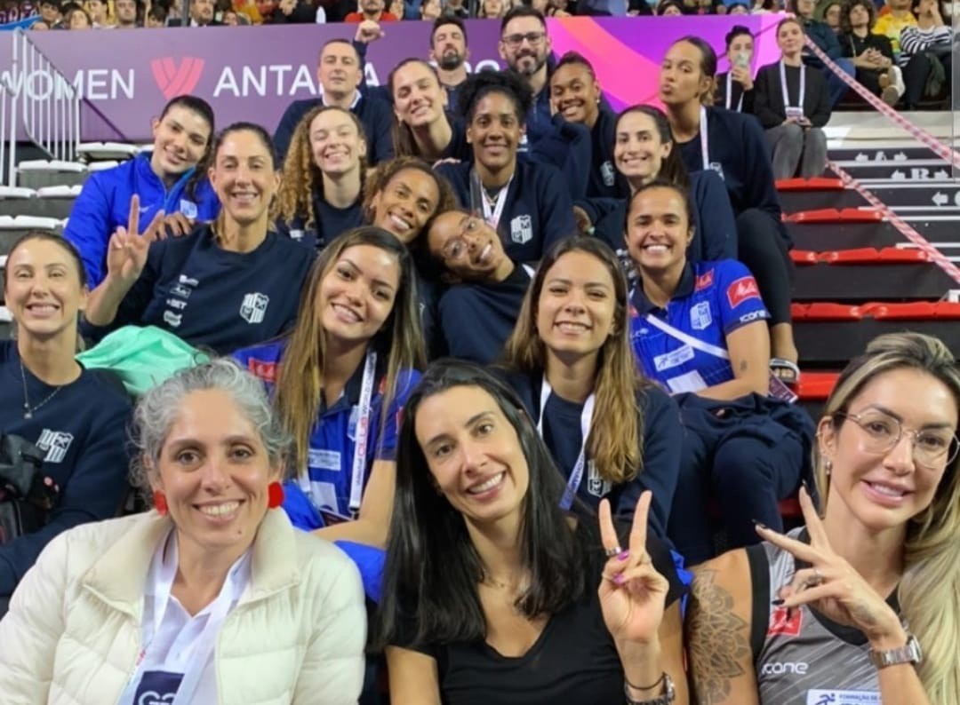 Atletas do Gerdau Minas no Antalya Sports Hall, na Turquia