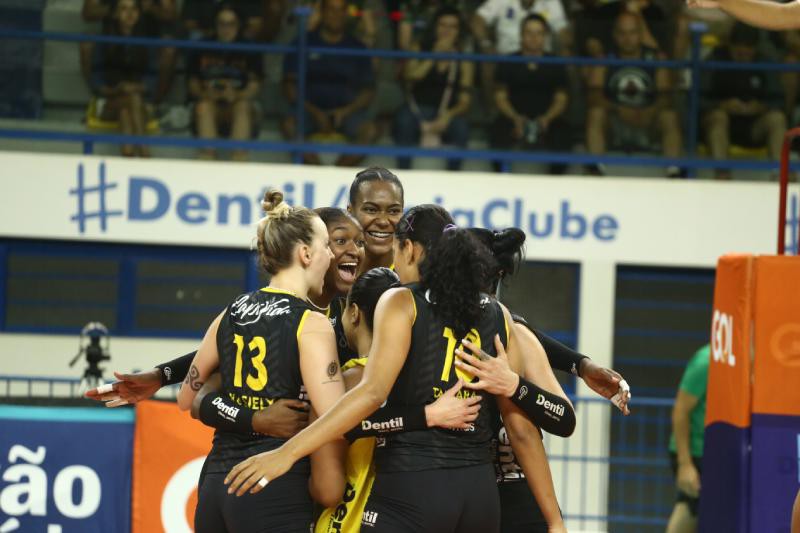 Dentil Praia Clube joga nesta quarta contra o Eczacibasi, da Turquia