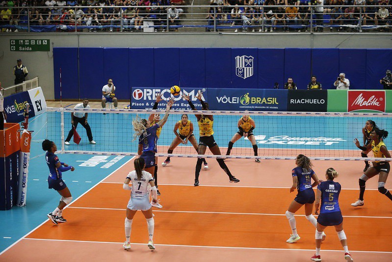 Minas e Praia entram na disputa pelo Campeonato Mineiro de vôlei feminino