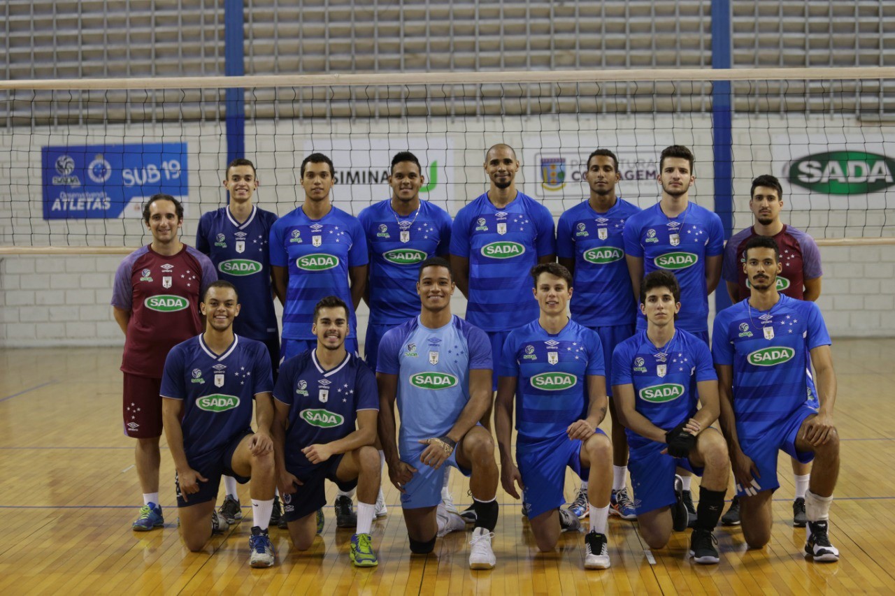Elenco treina, desde o começo da temporada, com time adulto do Sada Cruzeiro, no Barro Preto