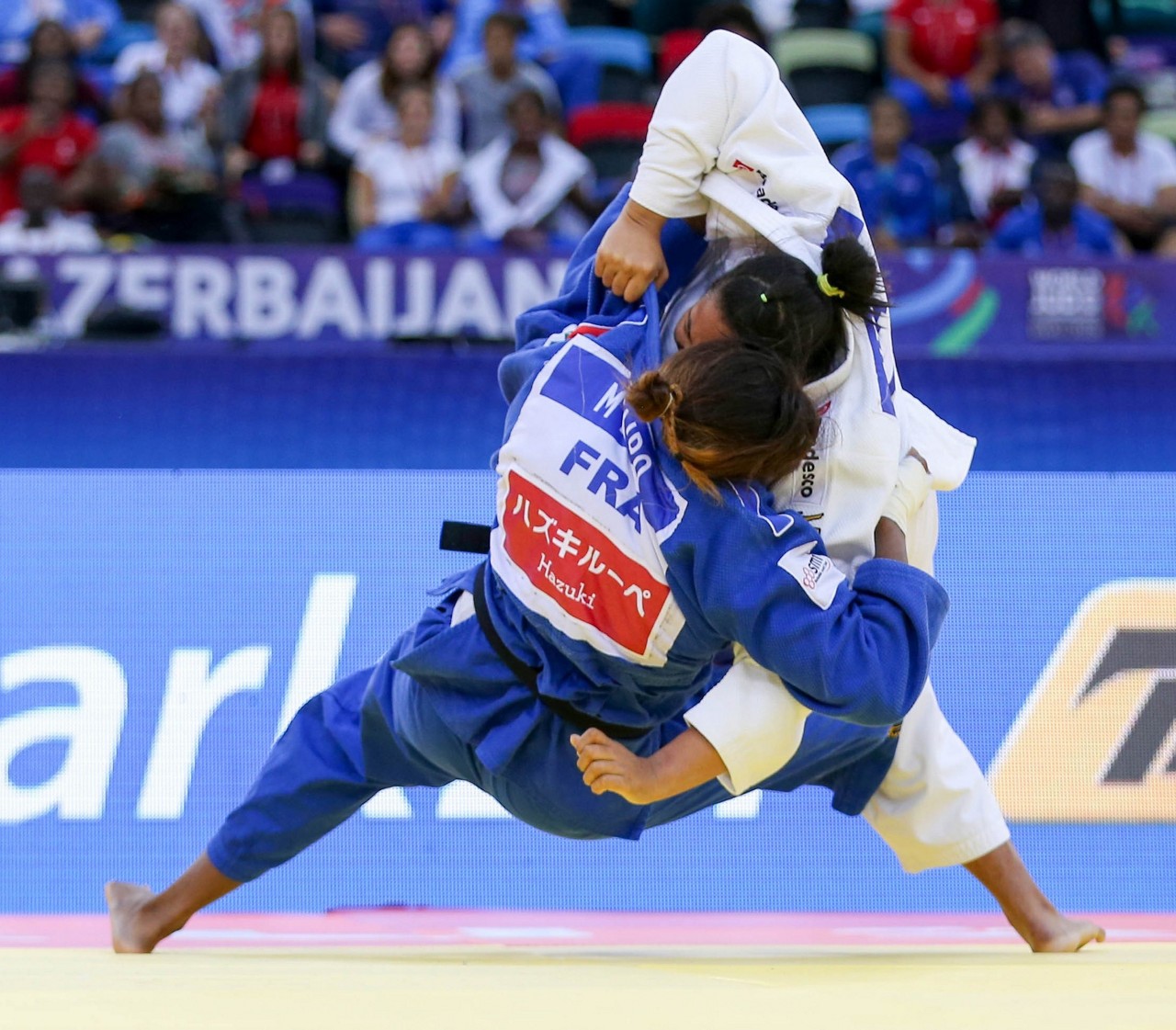 Na luta pelo bronze, Maria Suelen levou um waza-ari de Sayit logo nos instantes iniciais