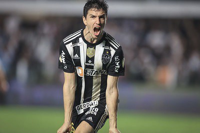Nacho vibra com o gol da vitória na Vila Belmiro