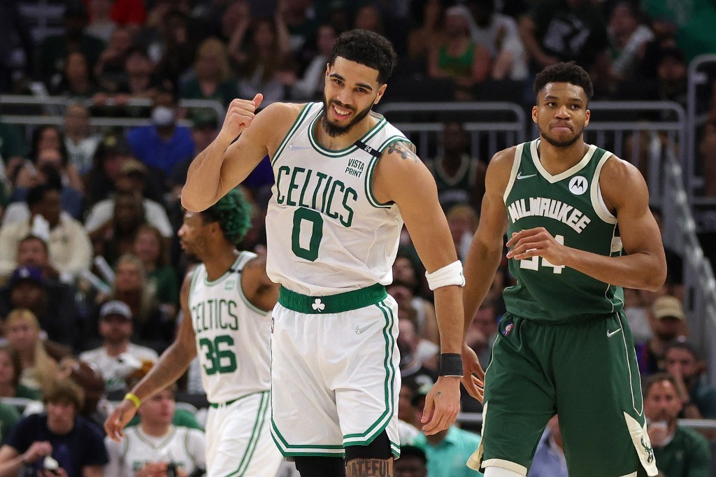 Jayson Tatum deu show e superou grande atuação de Giannis Antetokounmpo para levar o Celtics à vitória
