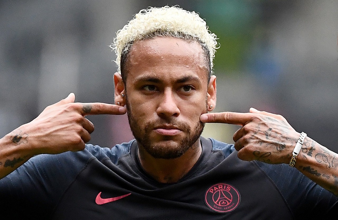 Neymar e Mbappé foram centro de polêmica na vitória do PSG sobre o Montpellier