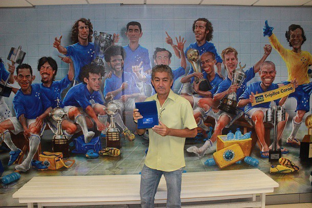 Nonato faz aniversário e recebe homenagem do Cruzeiro