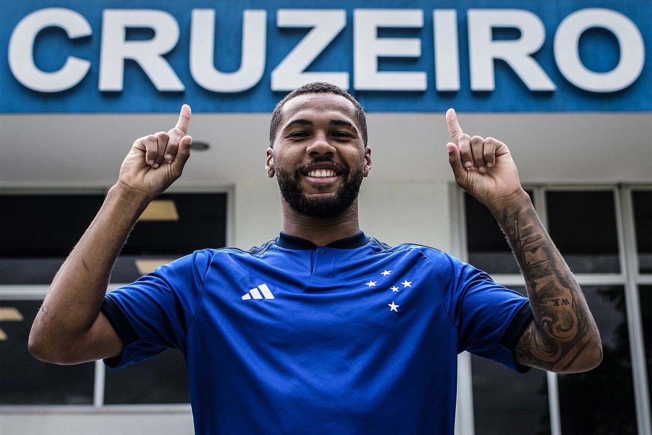 Nova camisa 1 do Cruzeiro para temporada 2023 custará R$ 349,99