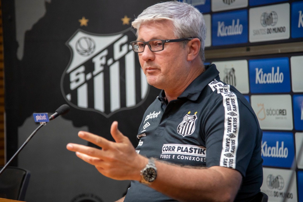 Odair Hellmann, técnico do Santos