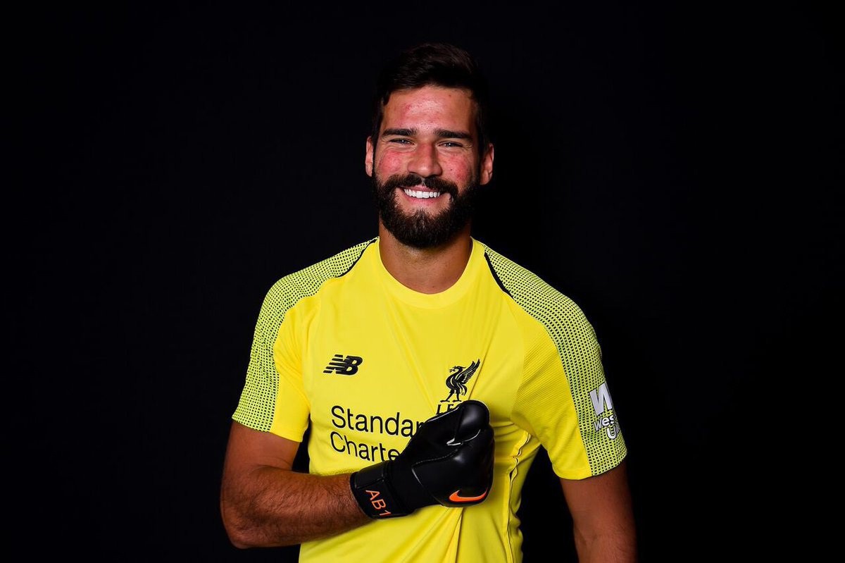 Alisson é um dos três goleiros indicados, ao lado de Buffon, que trocou a Juventus pelo Paris Saint-Germain, e Navas, do Real Madrid