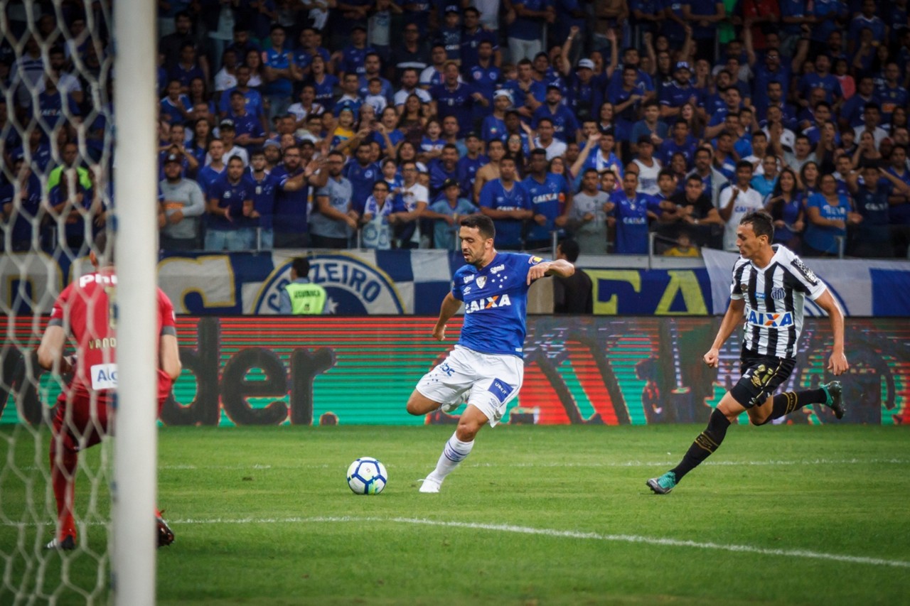 Cruzeiro quer reforço para brigar com Edílson pela lateral direita