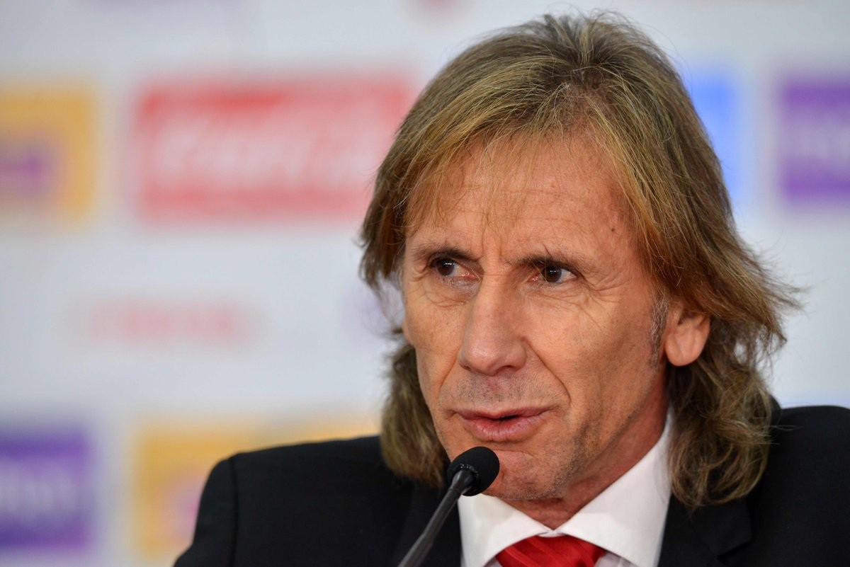 Ricardo Gareca permanece à frente da seleção peruana