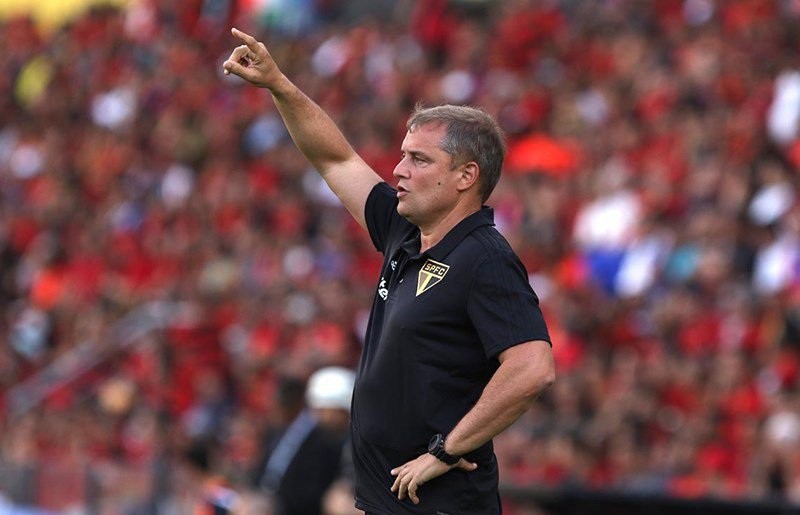 Diego Aguirre mantém mistério sobre o time que enfrentará o Colón (ARG), pela segunda fase da Copa Sul Americana