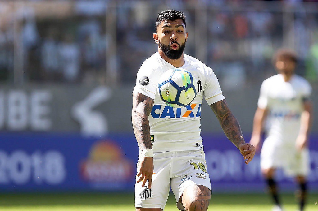 Gabriel pretende seguir no Santos, mesmo sendo observado por times europeus