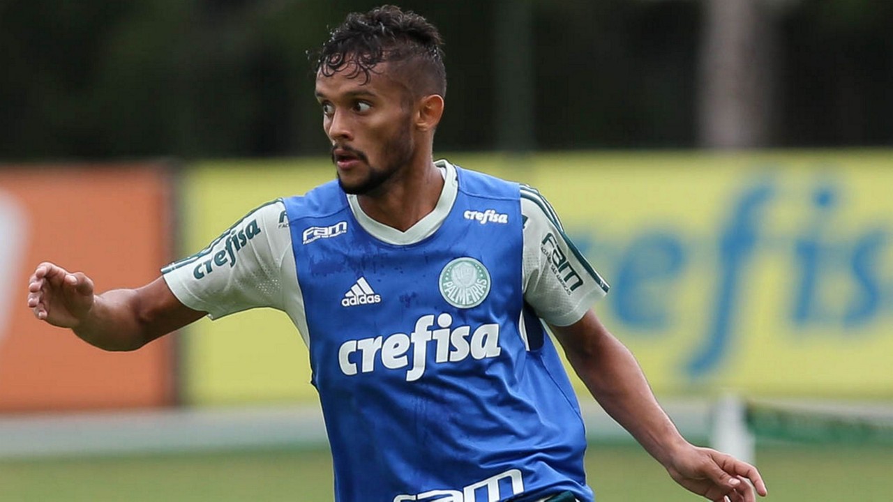 Gustavo Scarpa conseguiu uma liminar na justiça, suspendendo o bloqueio de R$ 200 milhões à pedido do Fluminense