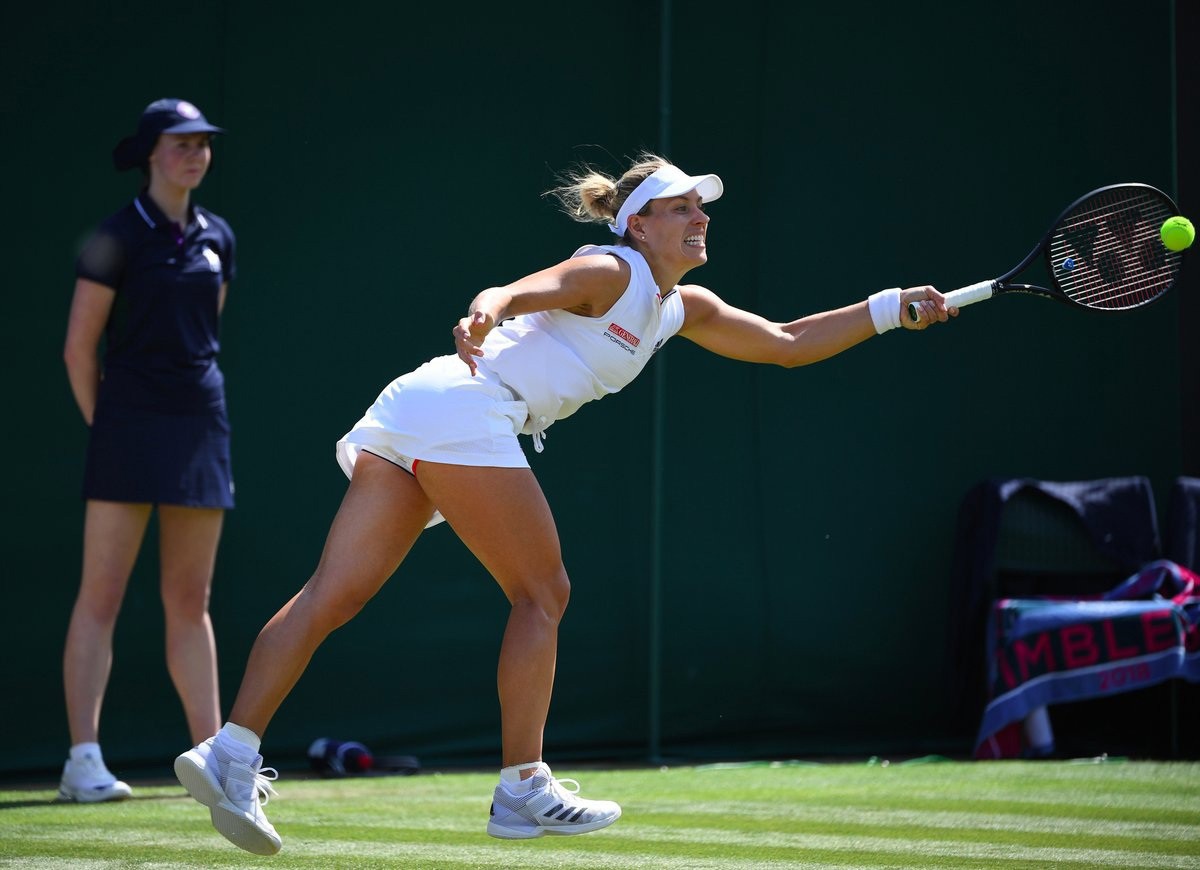 Angelique Kerber não conseguiu bater a francesa Alize Cornet e foi derrotada por 2 sets a 0