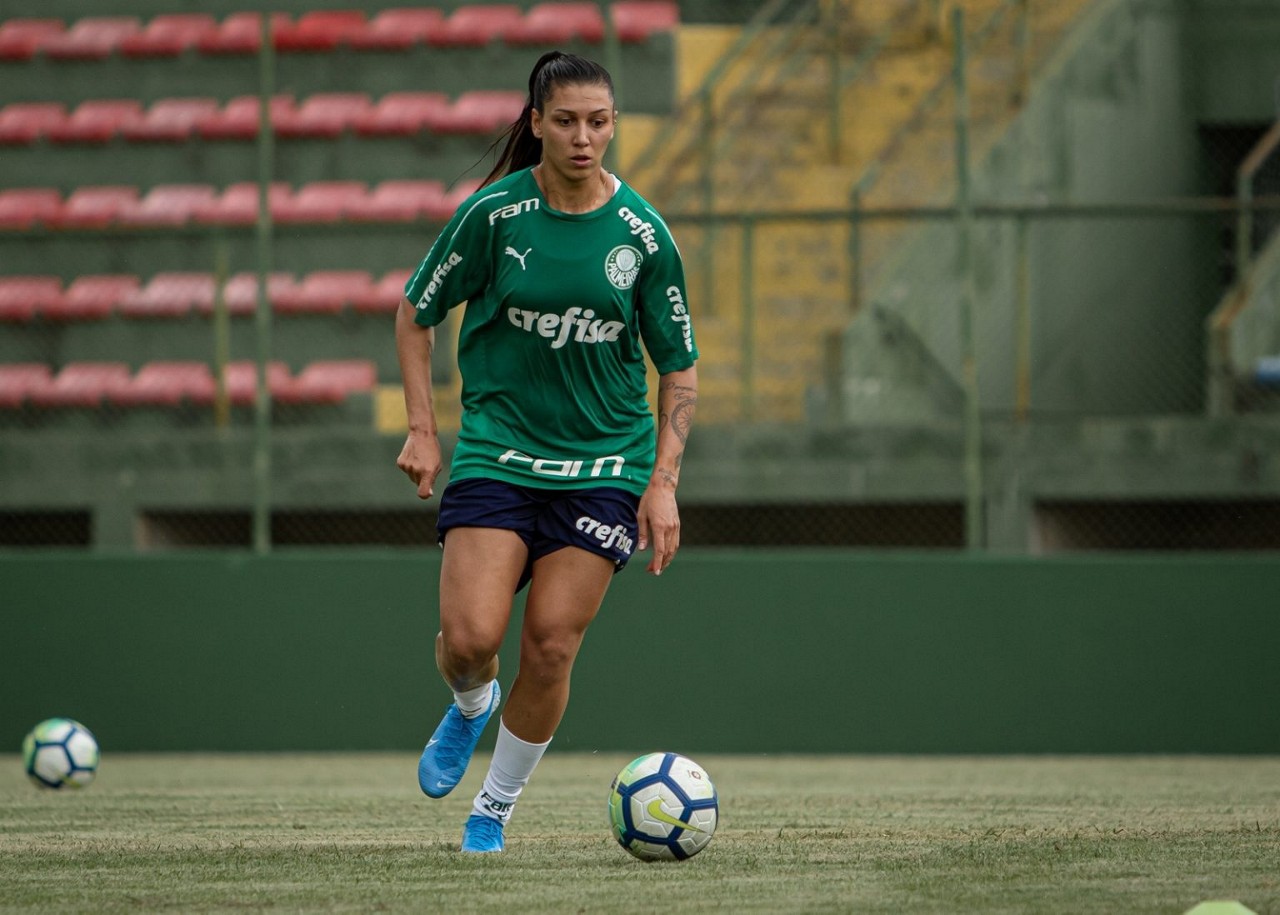 Atacante de Seleção Brasileira, Bia tem 26 anos