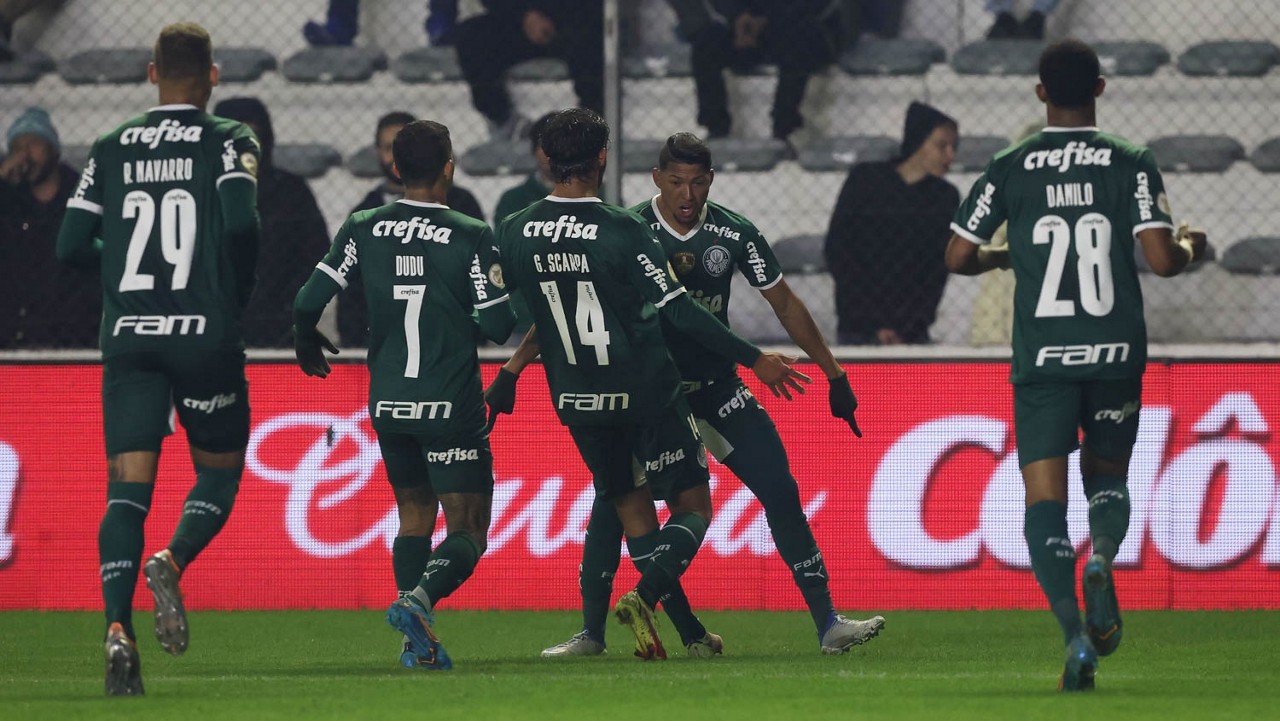 Após bate e rebate na área, Rony foi o autor do segundo gol do Palmeiras contra o Juventude em Caxias do Sul